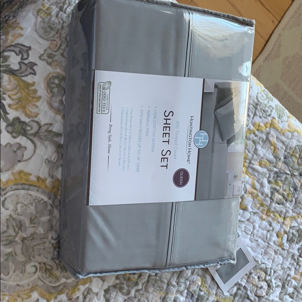 Queen sheet set